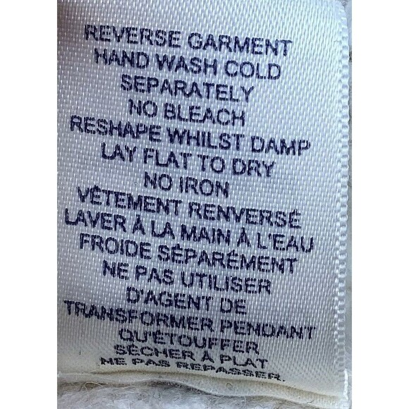 Roots Winter Edition Cream Blue Snowflake Sweater Women's Large 100% Lambs Wool - Picture 8 of 8